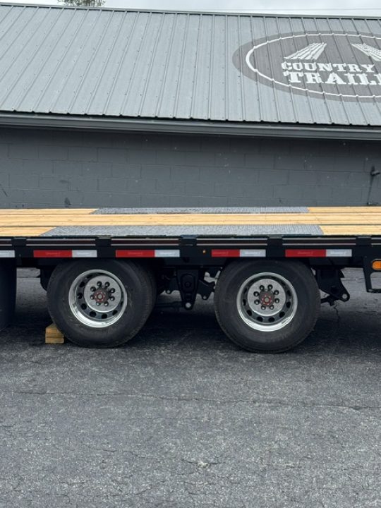 New 2027 DiamondC, 35' Gooseneck, Max Ramps, 25.9 GVWR FMAX212 MR