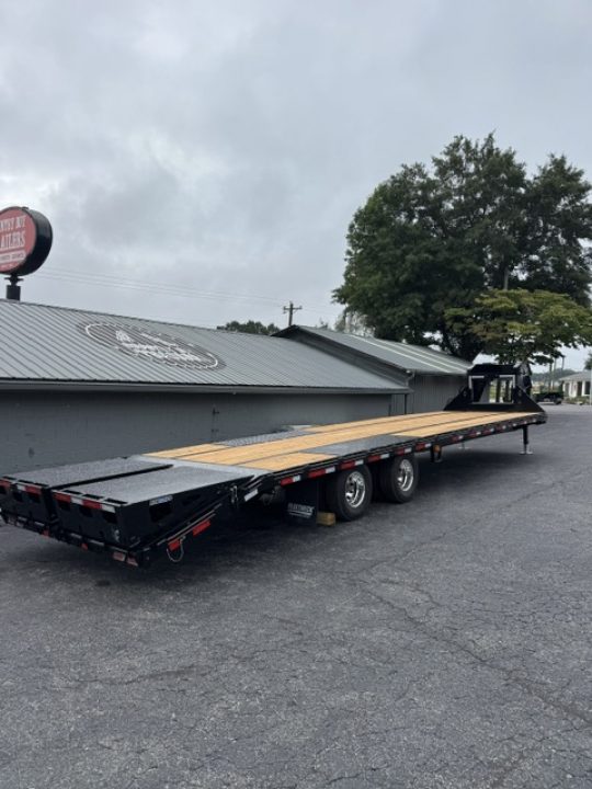 New 2027 DiamondC, 35' Gooseneck, Max Ramps, 25.9 GVWR FMAX212 MR