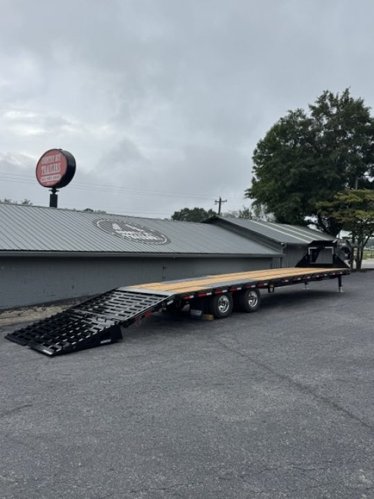 New 2027 DiamondC, 35' Gooseneck, Max Ramps, 25.9 GVWR FMAX212 MR
