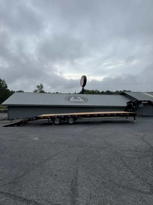New 2027 DiamondC, 35' Gooseneck, Max Ramps, 25.9 GVWR FMAX212 MR