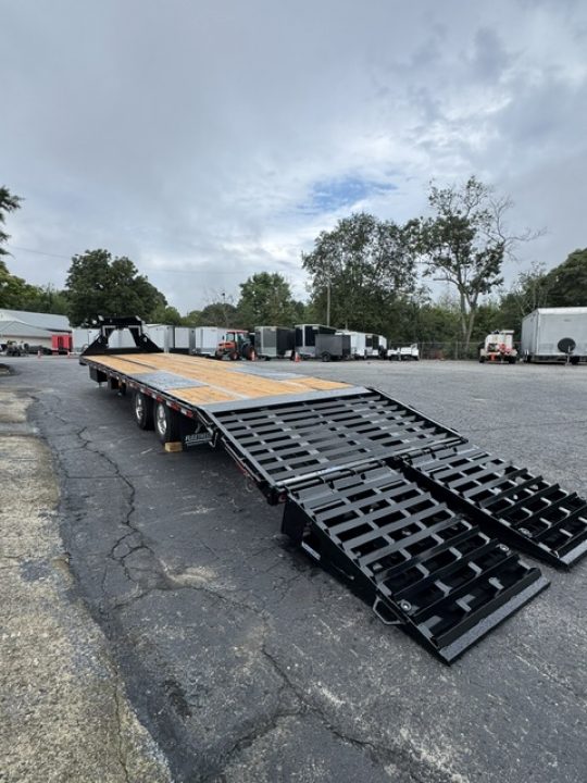 New 2027 DiamondC, 35' Gooseneck, Max Ramps, 25.9 GVWR FMAX212 MR