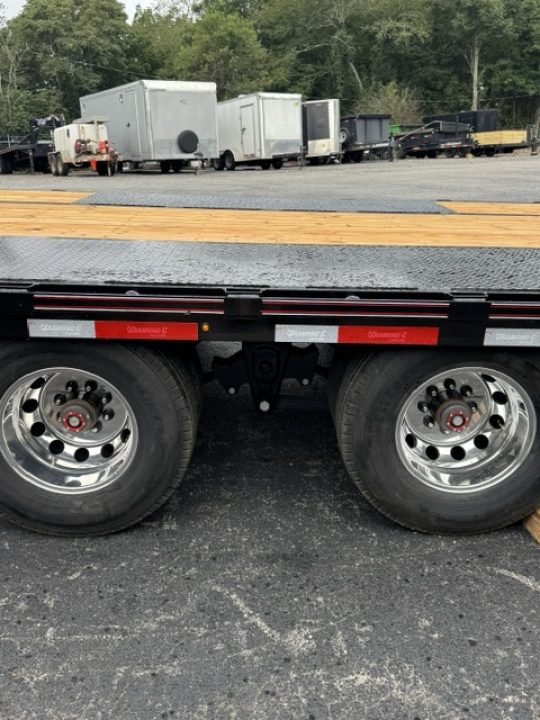 New 2027 DiamondC, 35' Gooseneck, Max Ramps, 25.9 GVWR FMAX212 MR