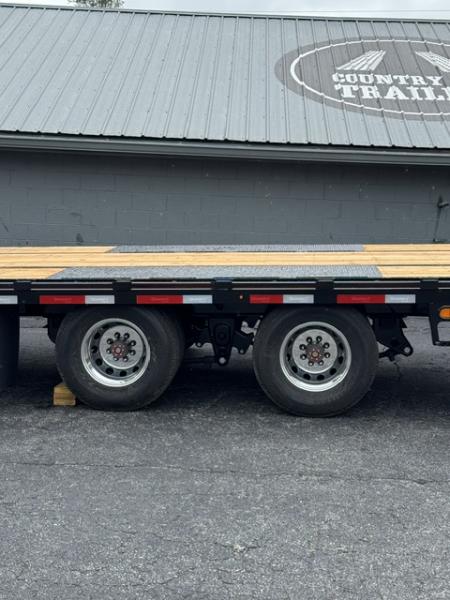 New 2027 DiamondC, 35' Gooseneck, Max Ramps, 25.9 GVWR FMAX212 MR