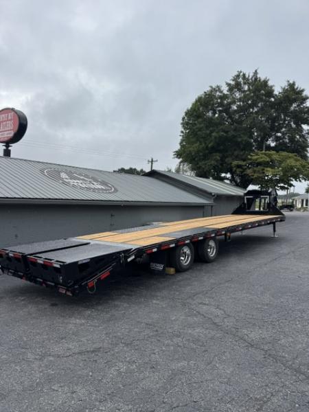 New 2027 DiamondC, 35' Gooseneck, Max Ramps, 25.9 GVWR FMAX212 MR