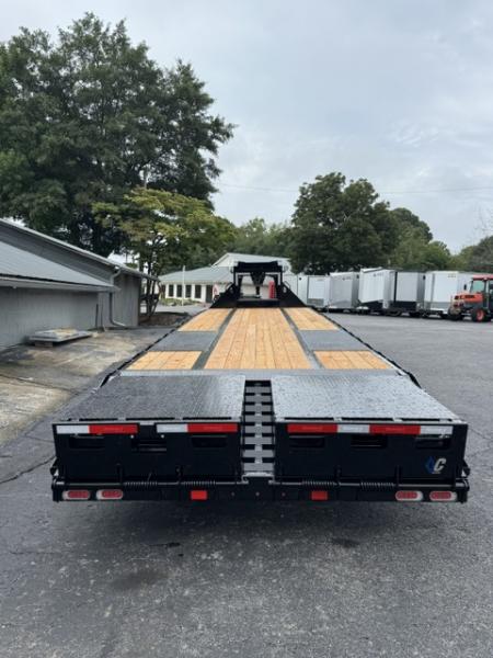 New 2027 DiamondC, 35' Gooseneck, Max Ramps, 25.9 GVWR FMAX212 MR
