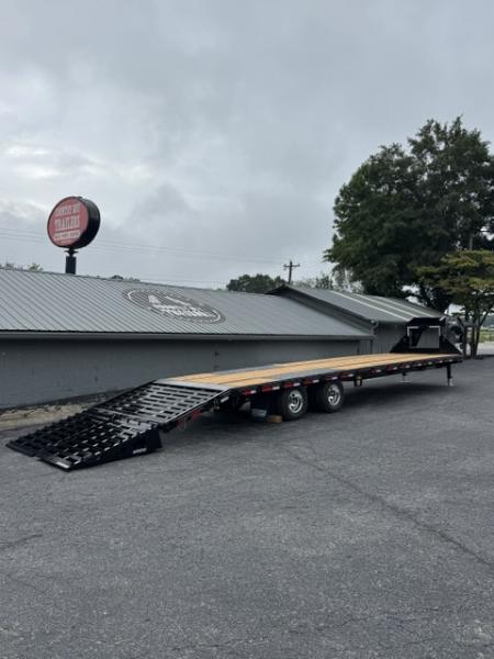 New 2027 DiamondC, 35' Gooseneck, Max Ramps, 25.9 GVWR FMAX212 MR
