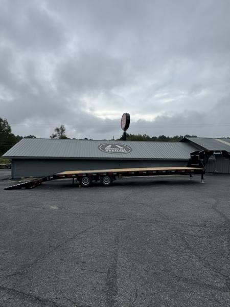 New 2027 DiamondC, 35' Gooseneck, Max Ramps, 25.9 GVWR FMAX212 MR