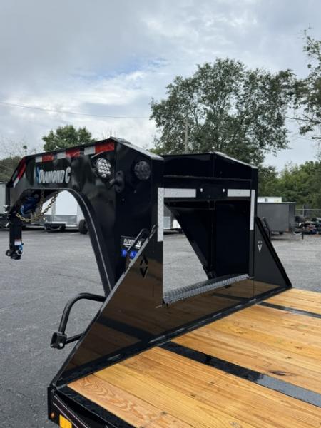 New 2027 DiamondC, 35' Gooseneck, Max Ramps, 25.9 GVWR FMAX212 MR