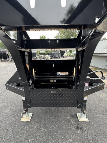 New 2027 DiamondC, 35' Gooseneck, Max Ramps, 25.9 GVWR FMAX212 MR