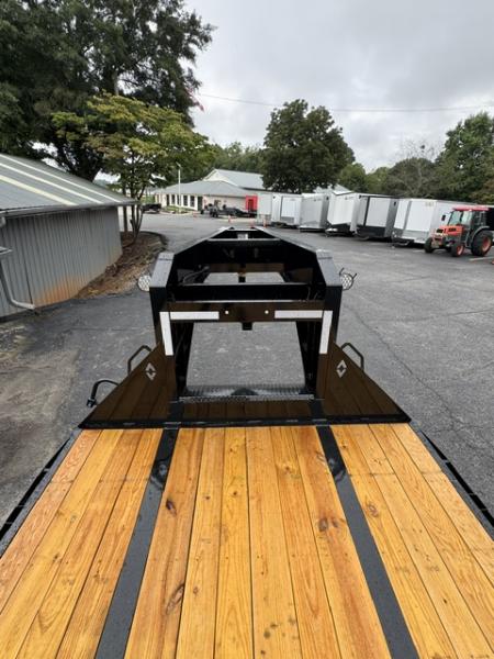 New 2027 DiamondC, 35' Gooseneck, Max Ramps, 25.9 GVWR FMAX212 MR