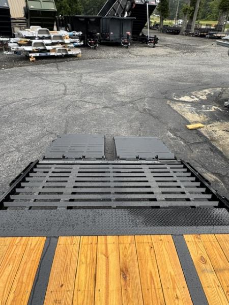 New 2027 DiamondC, 35' Gooseneck, Max Ramps, 25.9 GVWR FMAX212 MR