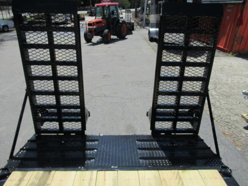 New 2027 Diamond C 82x22' Equipment, Low Profile, 2' Dove w/Ramps LPX207