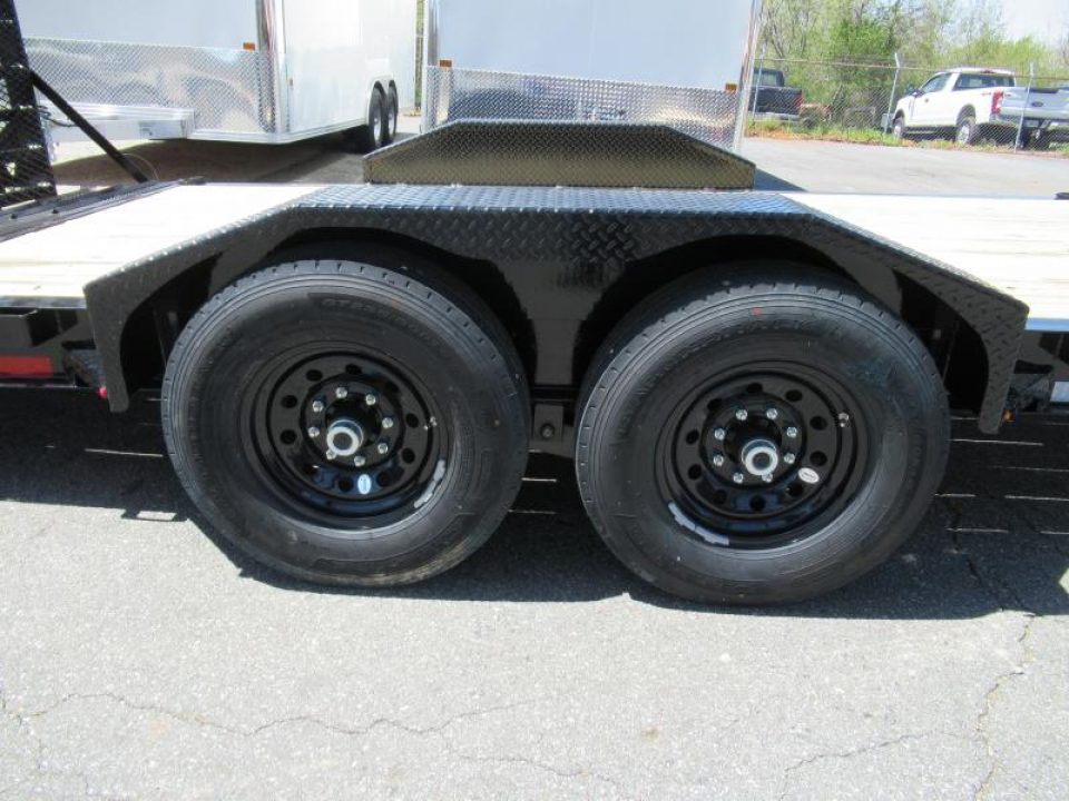 New 2027 Diamond C 82x22' Equipment, Low Profile, 2' Dove w/Ramps LPX207