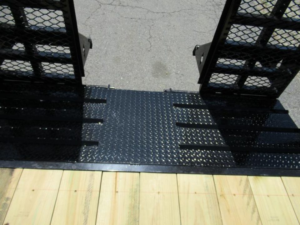 New 2027 Diamond C 82x22' Equipment, Low Profile, 2' Dove w/Ramps LPX207