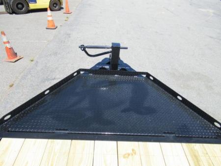 New 2027 Diamond C 82x22' Equipment, Low Profile, 2' Dove w/Ramps LPX207