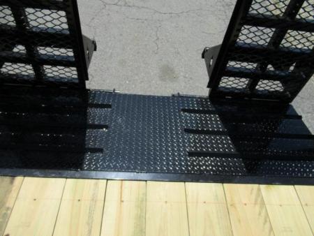 New 2027 Diamond C 82x22' Equipment, Low Profile, 2' Dove w/Ramps LPX207
