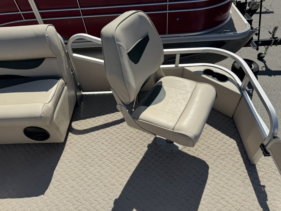 Used 2008 Weeres 18' Pontoon Boat