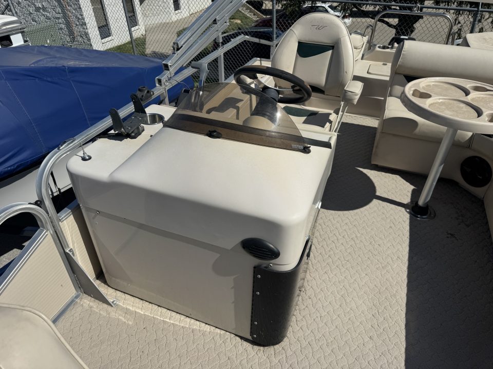 Used 2008 Weeres 18' Pontoon Boat