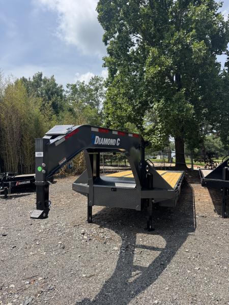 New 2027 Diamond C 32' Gooseneck, Hydr Dove & Jacks, 25.9 GVWR FMAX212HDT