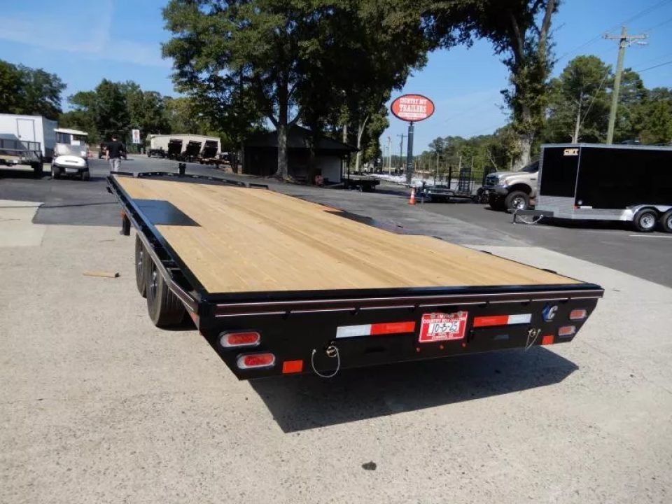 New 2026 Diamond C 8.5x20' Equipment, Slide-in Ramps DEC207