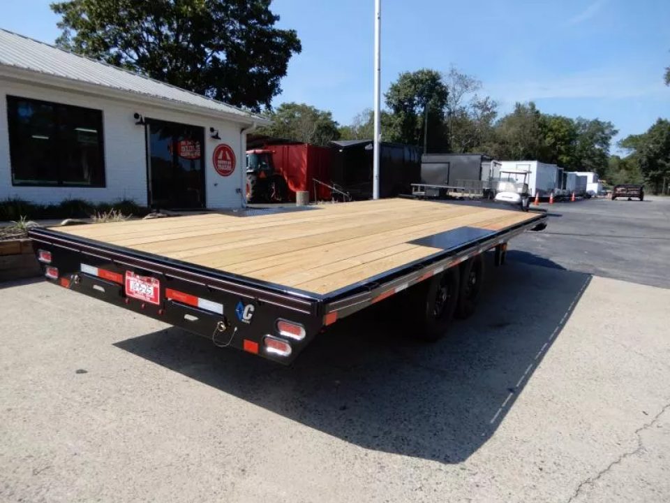 New 2026 Diamond C 8.5x20' Equipment, Slide-in Ramps DEC207