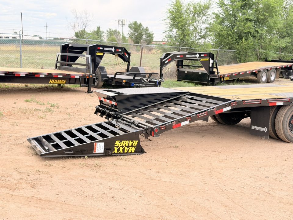 New 2027 Diamond T 8.5-32 Tandem Dual Gooseneck Deckover Equipment Hauler W/ MAXX ramps and HDSS 24K GVWR