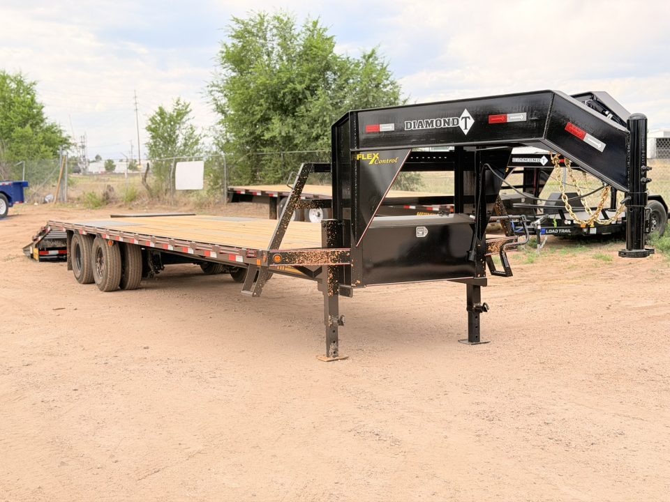 New 2027 Diamond T 8.5-32 Tandem Dual Gooseneck Deckover Equipment Hauler W/ MAXX ramps and HDSS 24K GVWR