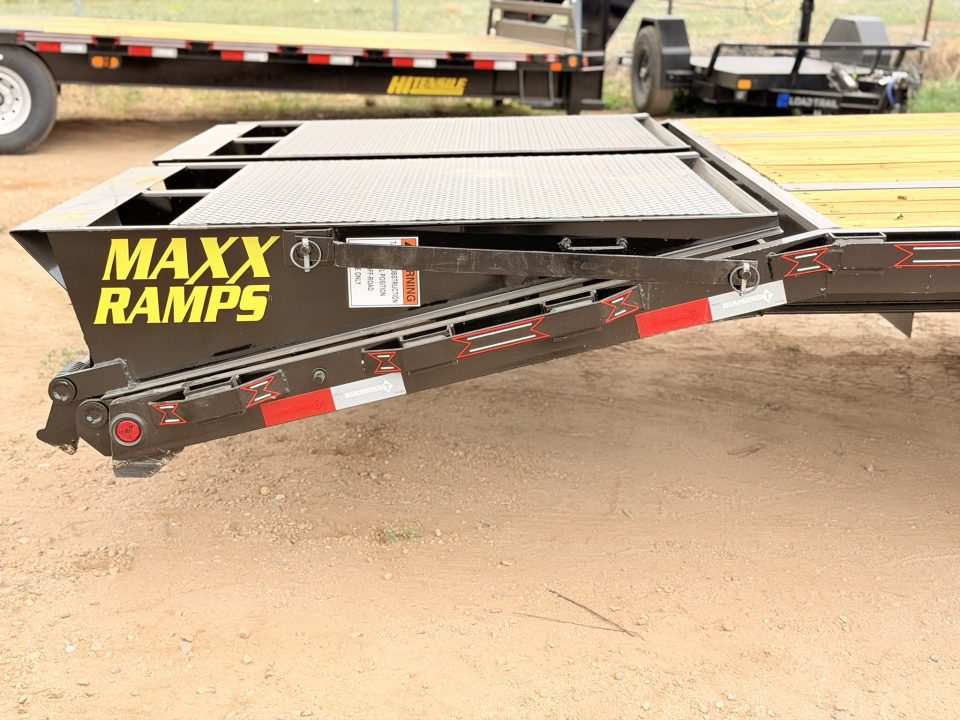 New 2027 Diamond T 8.5-32 Tandem Dual Gooseneck Deckover Equipment Hauler W/ MAXX ramps and HDSS 24K GVWR
