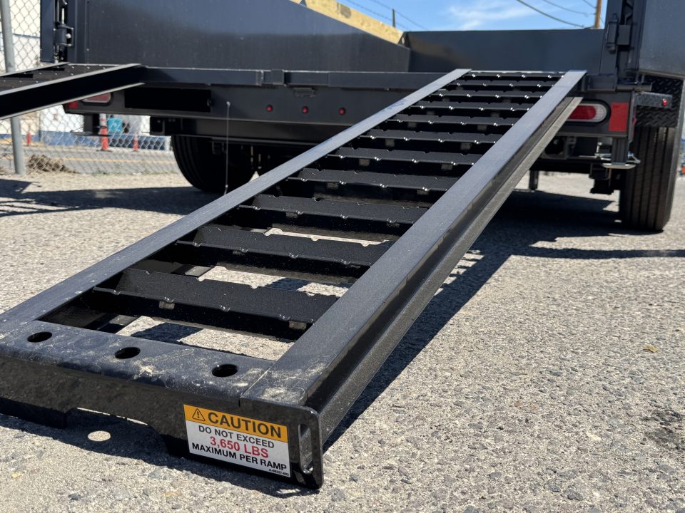 New 2026 Diamond C LPT 14' Pacesetter Edition - 15.5K Telescopic Dump Trailer