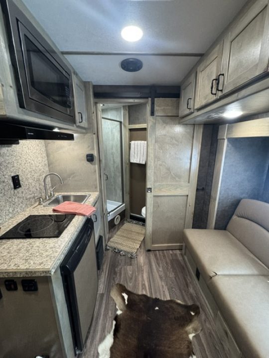 New 2027 Shadow Pro Series 4H 9' LQ with Slide Horse Trailer Horse Trailer