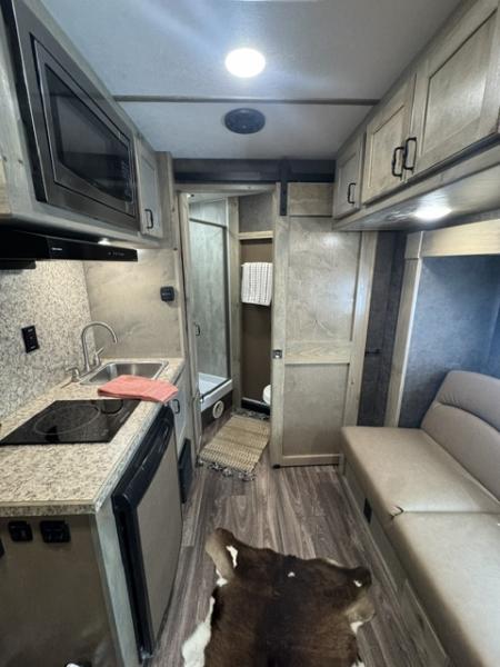 New 2027 Shadow Pro Series 4H 9' LQ with Slide Horse Trailer Horse Trailer
