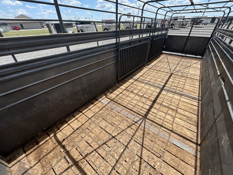 Used 2007 W-W Roustabout 99477 Livestock/Show Cattle