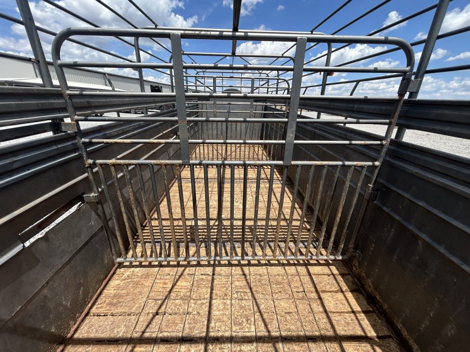 Used 2007 W-W Roustabout 99477 Livestock/Show Cattle