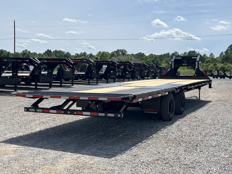 New 2027 MAXXD 102"X32' 30K Hydraulic Dovetail Gooseneck Trailer