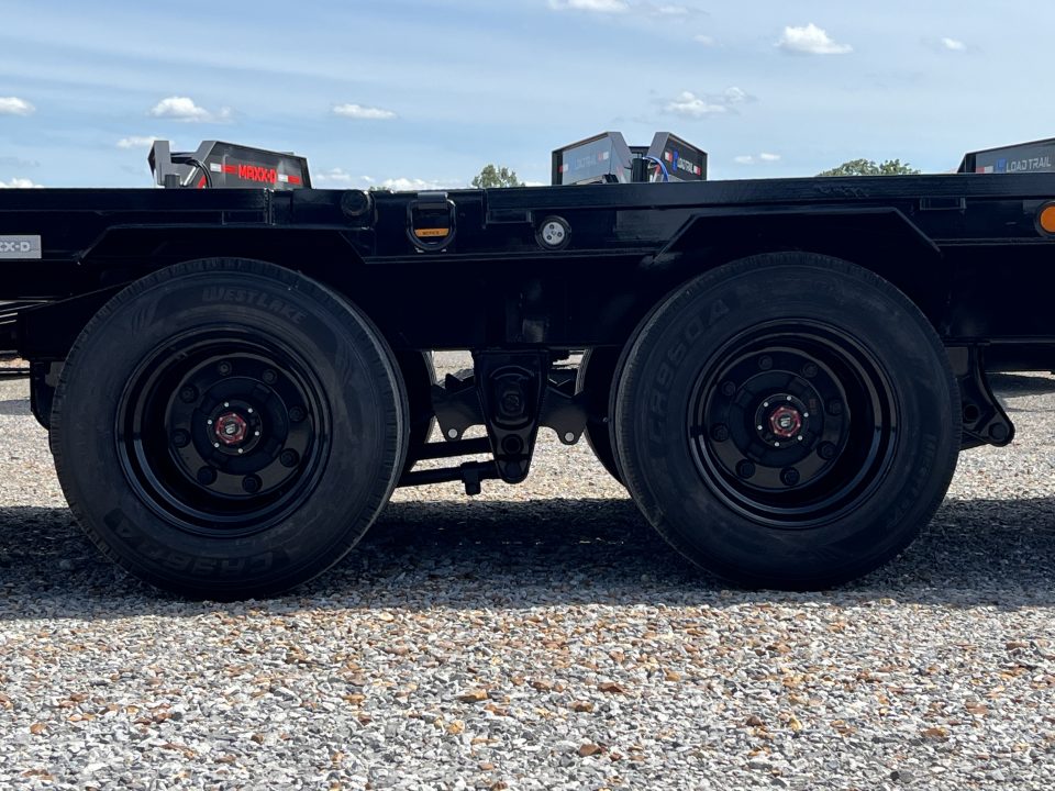 New 2027 MAXXD 102"X32' 30K Hydraulic Dovetail Gooseneck Trailer
