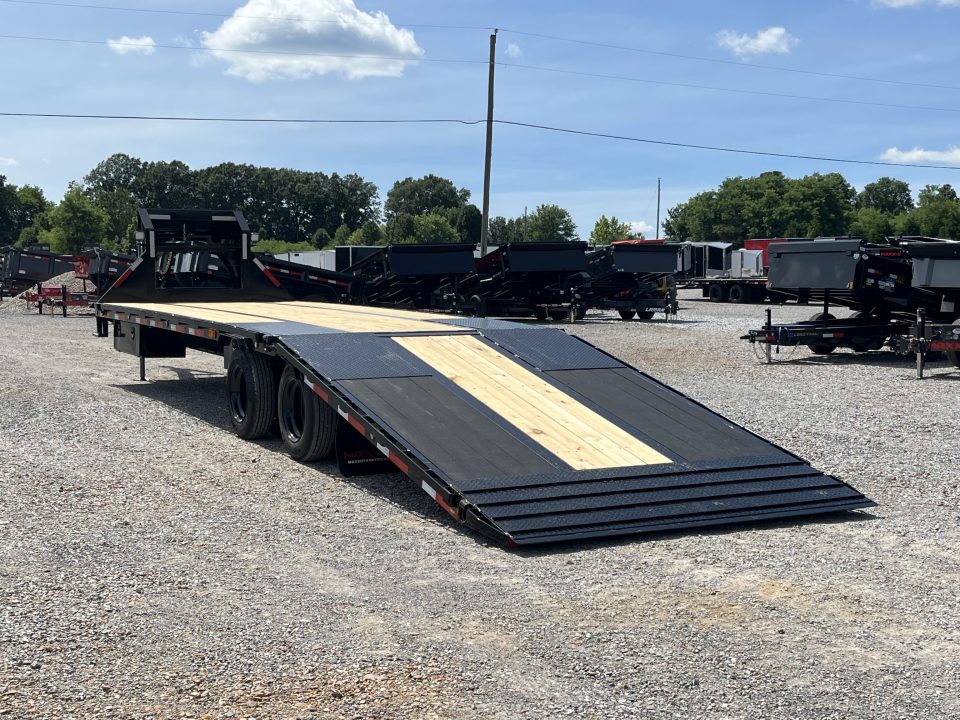 New 2027 MAXXD 102"X32' 30K Hydraulic Dovetail Gooseneck Trailer