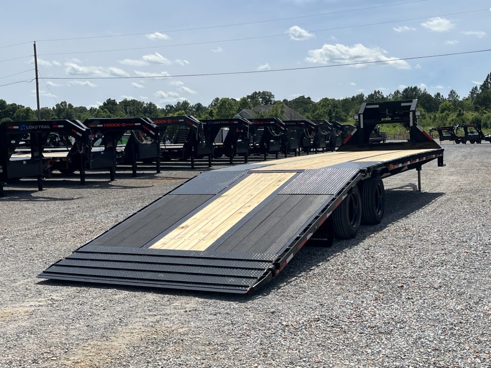 New 2027 MAXXD 102"X32' 30K Hydraulic Dovetail Gooseneck Trailer