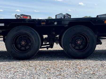 New 2027 MAXXD 102"X32' 30K Hydraulic Dovetail Gooseneck Trailer