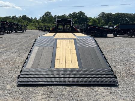 New 2027 MAXXD 102"X32' 30K Hydraulic Dovetail Gooseneck Trailer