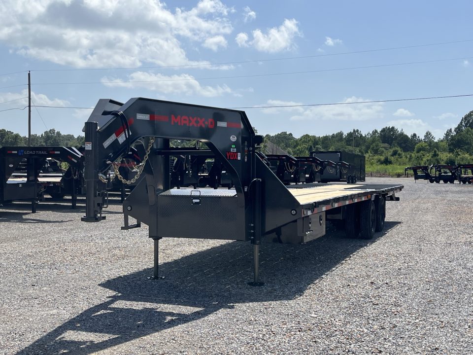 New 2027 MAXXD 102"X32' 30K Hydraulic Dovetail Gooseneck Trailer