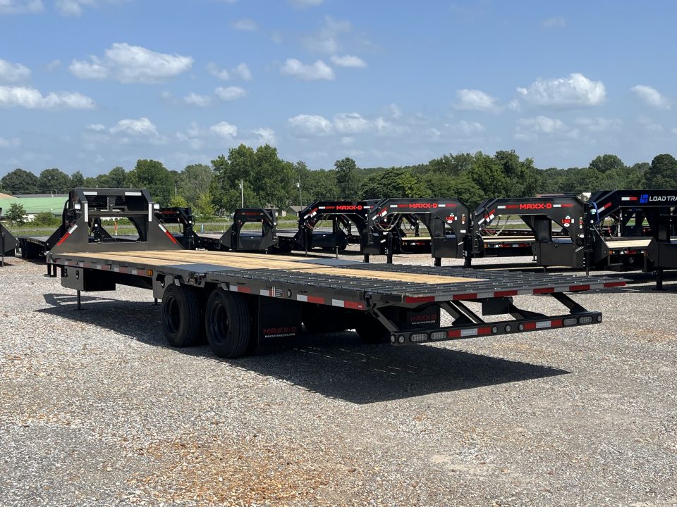 New 2027 MAXXD 102"X32' 30K Hydraulic Dovetail Gooseneck Trailer