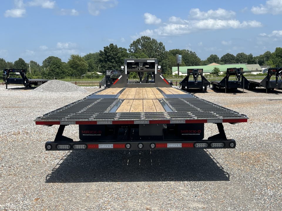 New 2027 MAXXD 102"X32' 30K Hydraulic Dovetail Gooseneck Trailer