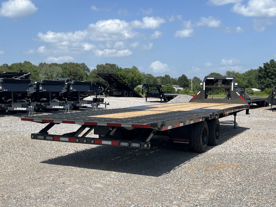 New 2027 MAXXD 102"X32' 30K Hydraulic Dovetail Gooseneck Trailer
