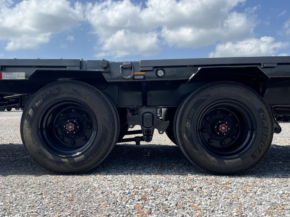 New 2027 MAXXD 102"X32' 30K Hydraulic Dovetail Gooseneck Trailer