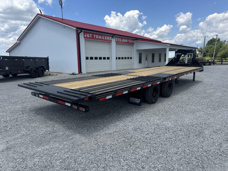 New 2026 Diamond C FMAX 212 HDT 32' Hydraulic Dovetail Equipment Trailer