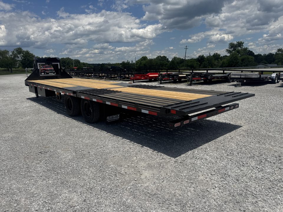 New 2026 Diamond C FMAX 212 HDT 32' Hydraulic Dovetail Equipment Trailer
