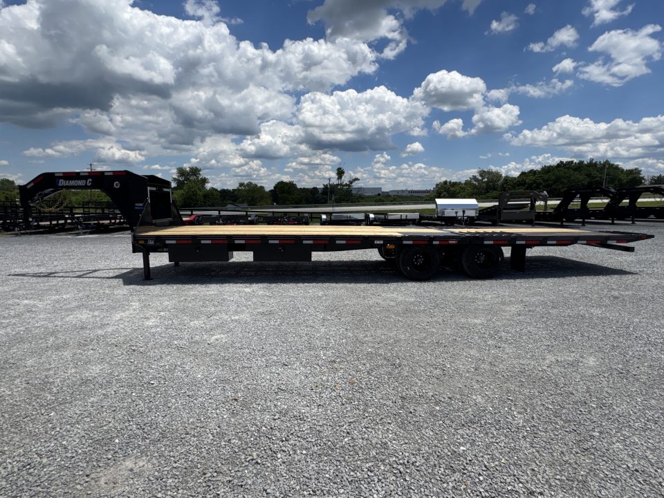 New 2026 Diamond C FMAX 212 HDT 32' Hydraulic Dovetail Equipment Trailer