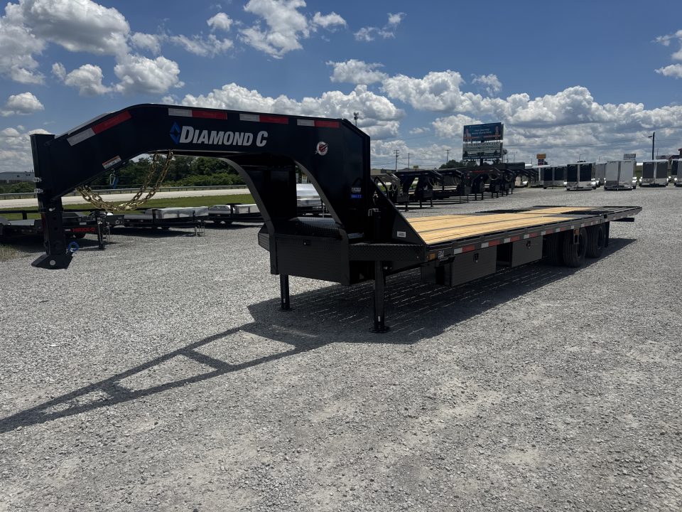 New 2026 Diamond C FMAX 212 HDT 32' Hydraulic Dovetail Equipment Trailer