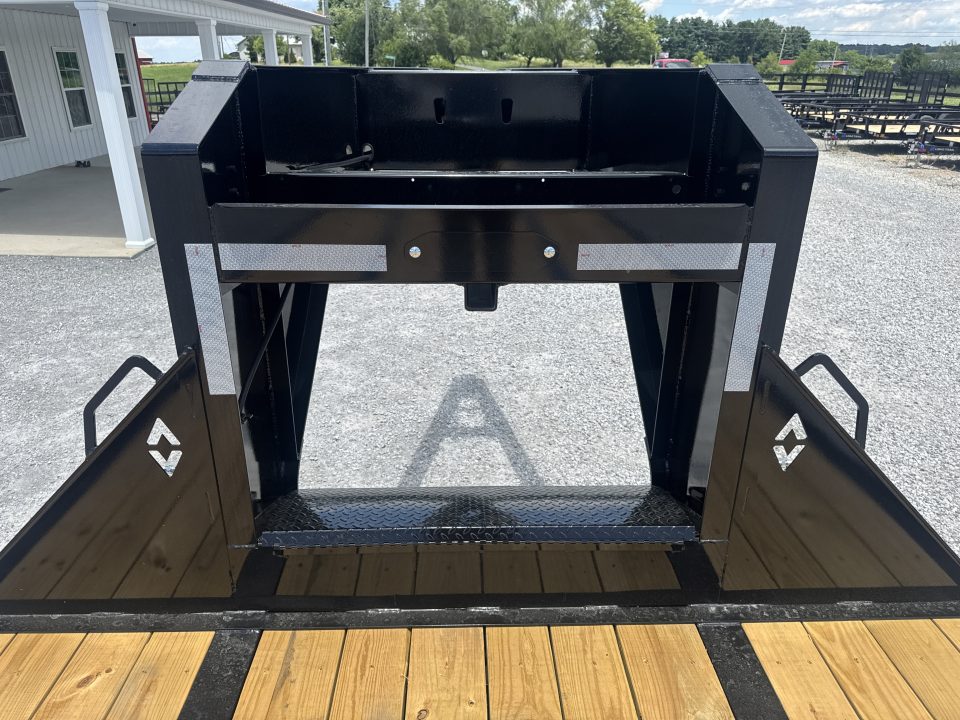 New 2026 Diamond C FMAX 212 HDT 32' Hydraulic Dovetail Equipment Trailer