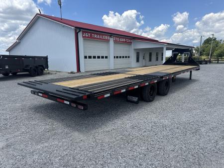 New 2026 Diamond C FMAX 212 HDT 32' Hydraulic Dovetail Equipment Trailer